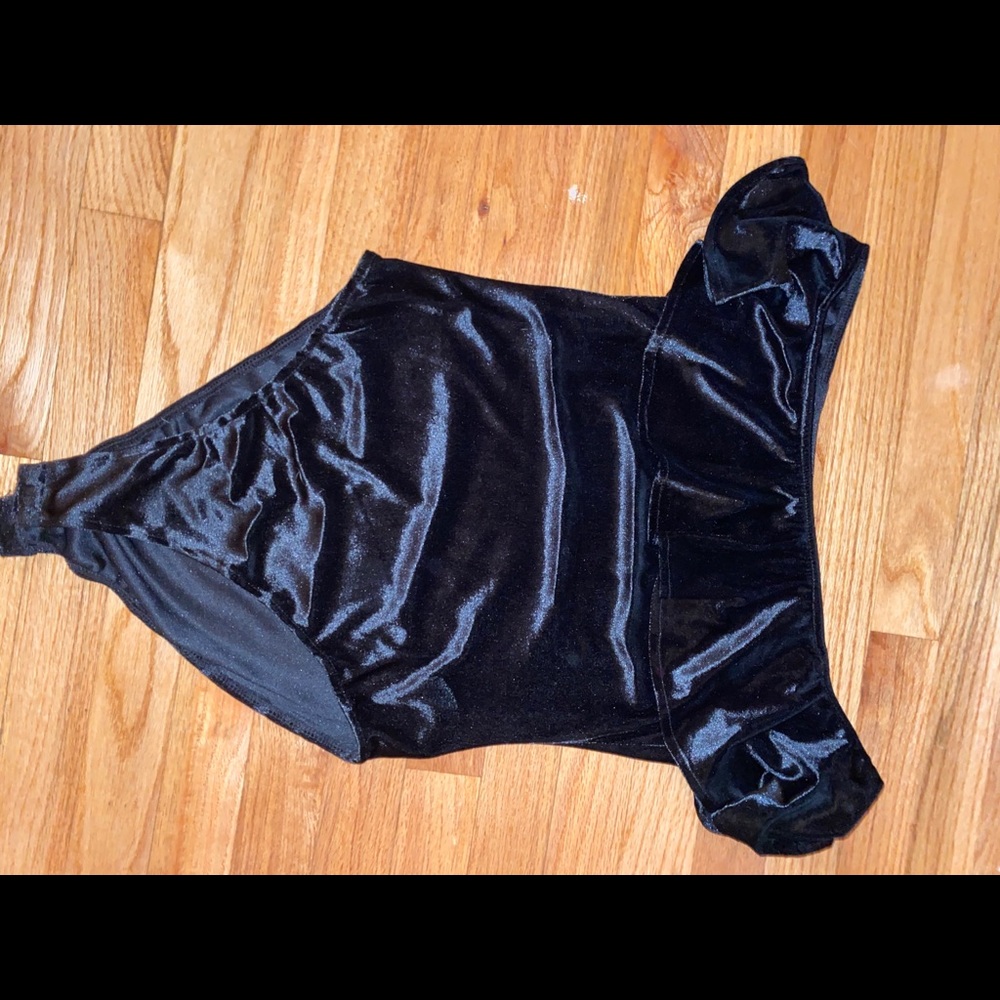 Black off shoulder velvet bodysuit size M